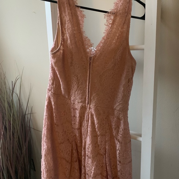 Pink lace dress - Picture 3 of 3